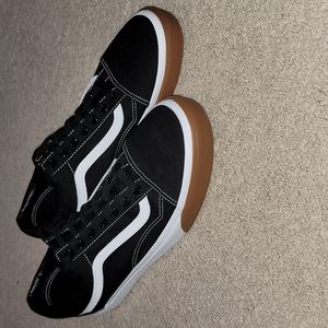 NEW VANS black and white men's shoes